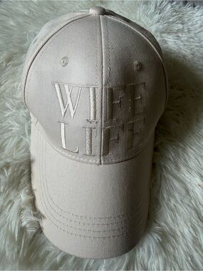 WIFE LIFE Embroidered Baseball Cap - Light Beige